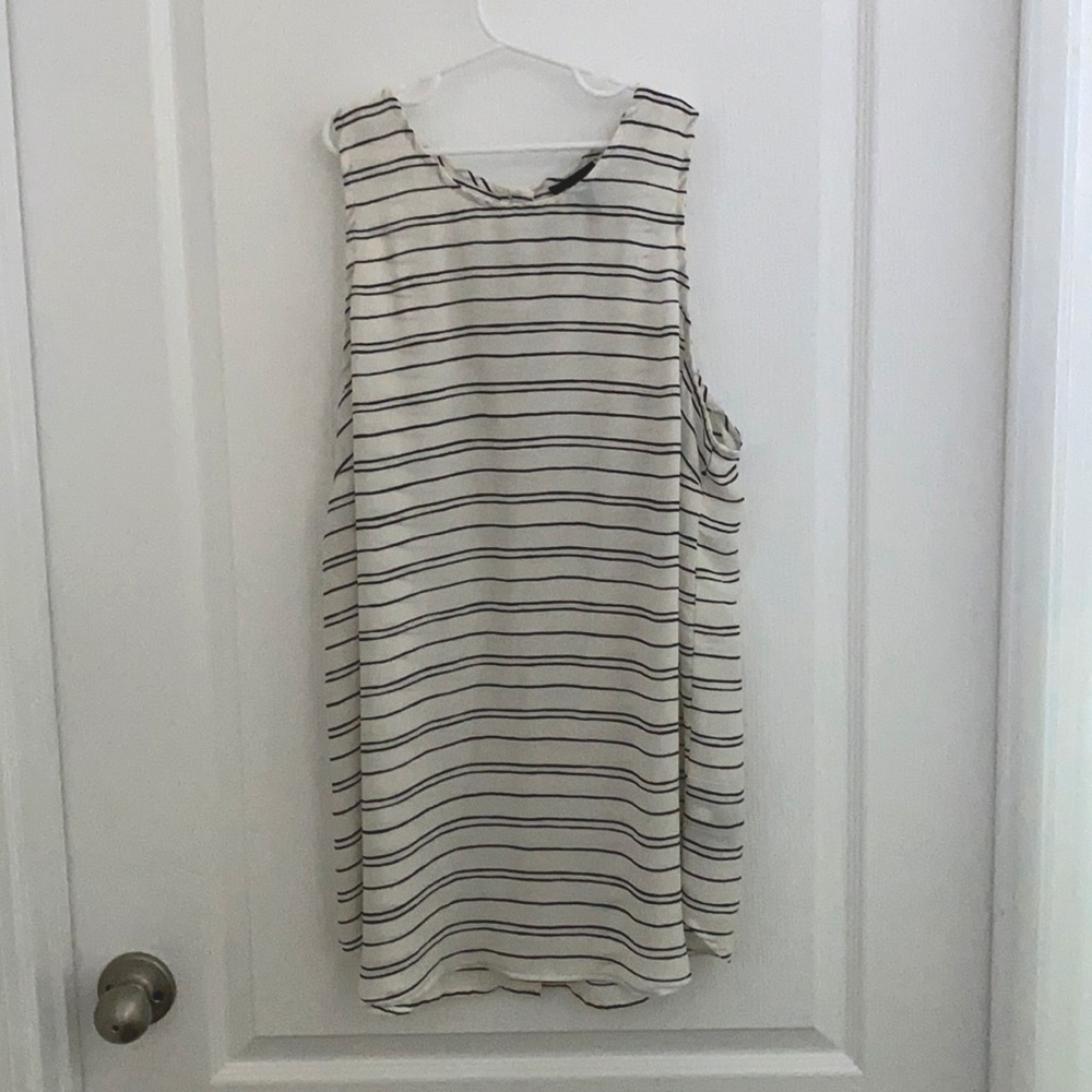 Women’s sleeveless blouse.